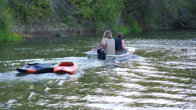 towing tired kayakers, August 22nd, 2009